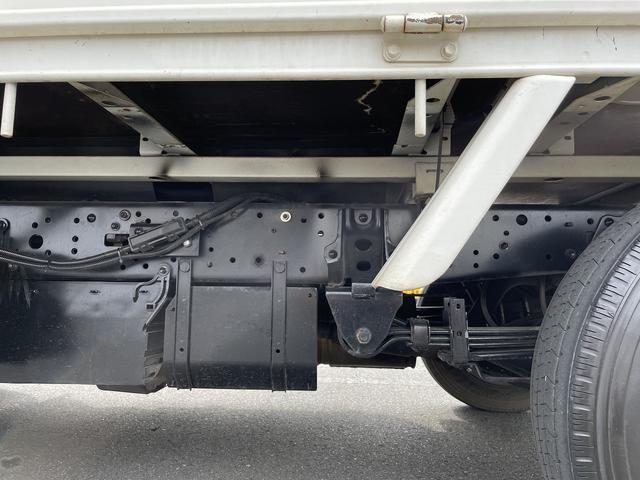 ダイナトラック １ｔ積・平ボディ・垂直パワーゲート６００ｋｇ・４ＷＤ・５ＭＴ　集中ドアロック・左電格ミラー・車両総重量３１６５ｋｇ・内装クリーニング済（22枚目）
