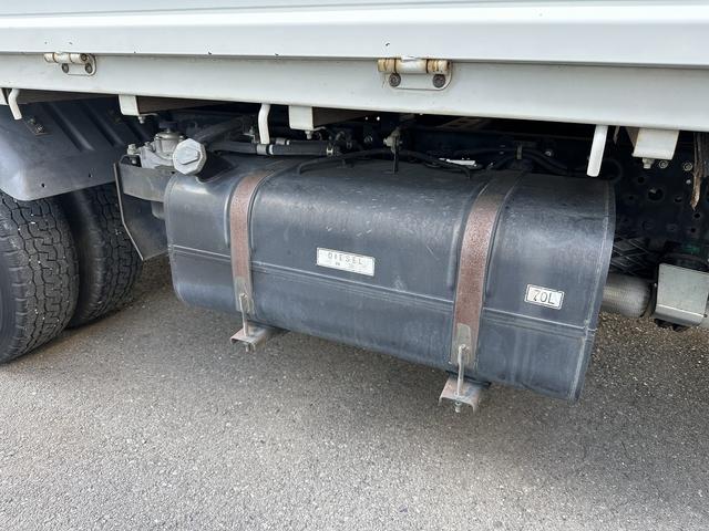 キャンター ２ｔ積・平ボディ・標準１０尺・５ＭＴ・車両総重量４４５５ｋｇ（7枚目）