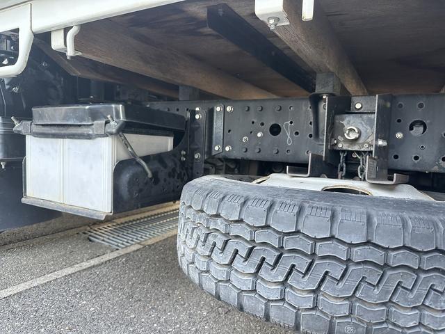 キャンター ２ｔ積・平ボディ・標準１０尺・５ＭＴ・車両総重量４４５５ｋｇ（8枚目）