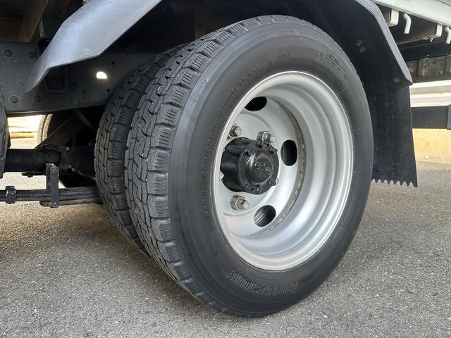 キャンター ２ｔ積・平ボディ・標準１０尺・５ＭＴ・車両総重量４４５５ｋｇ（23枚目）