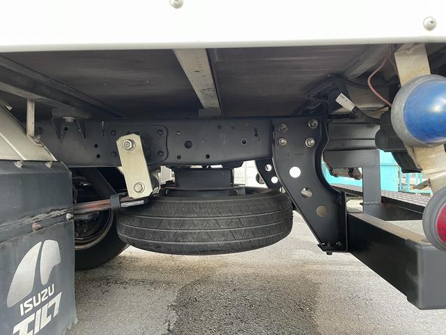 エルフトラック 2t積・アルミバン・AT・標準10尺・低床・左サイドドア(11枚目)