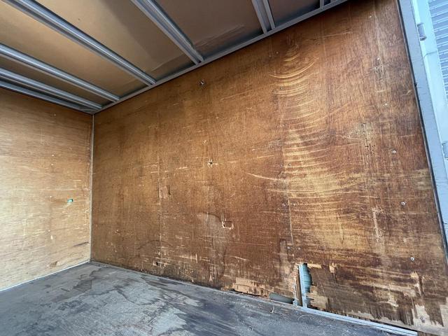 エルフトラック 2t積・アルミバン・AT・標準10尺・低床・左サイドドア(25枚目)