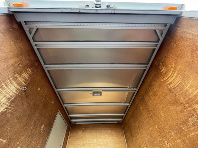 エルフトラック 2t積・アルミバン・AT・標準10尺・低床・左サイドドア(27枚目)