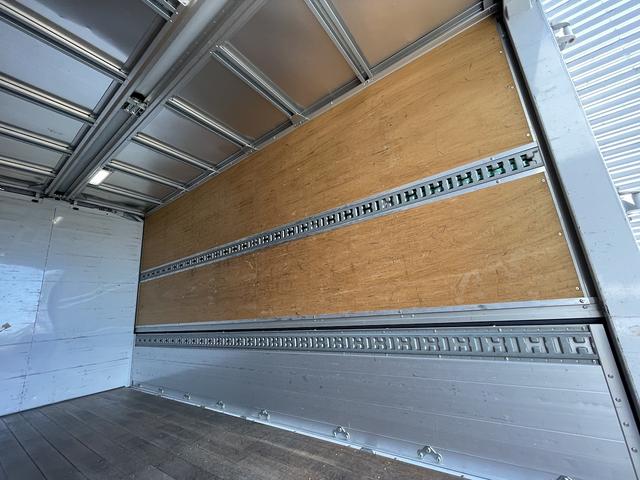 キャンター 2t積・アルミウイング・標準ロング・5MT・ラッシング2段(24枚目)