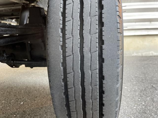 トヨエース ４ＷＤ・１．２５ｔ積・平ボディ・ＡＴ（13枚目）