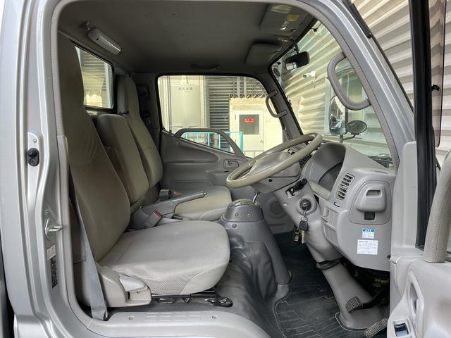 トヨエース ４ＷＤ・１．２５ｔ積・平ボディ・ＡＴ（30枚目）