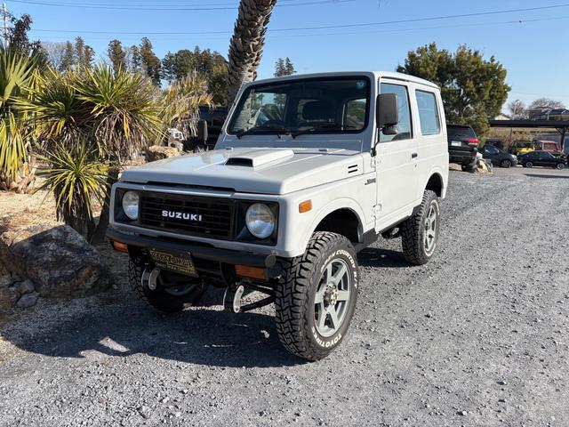 ジムニー ランドベンチャー　ＡＣ　ＰＳ　ＡＴ　リフトアップ　最終型改造公認車　前後社外バンパー　社外ＡＷ　ＭＴタイヤ　純正ＯＰモモハン　純正ＯＰサイホーンＢ　純正ＯＰクォーツ時計　　ＲＥＣＡＲＯシート　１型グリル　ＣＤオーディオ（23枚目）