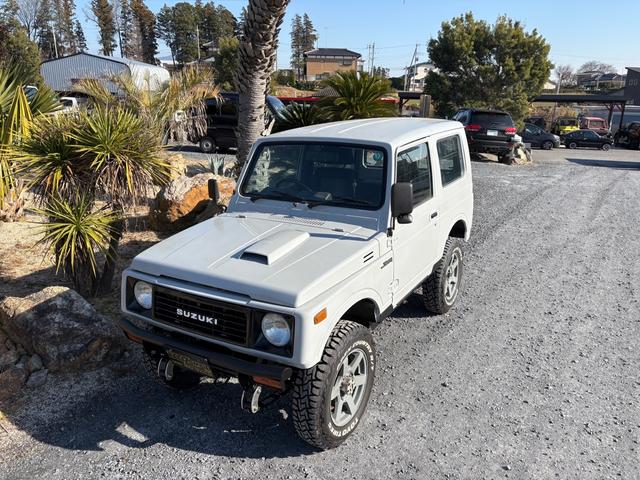 ジムニー ランドベンチャー　ＡＣ　ＰＳ　ＡＴ　リフトアップ　最終型改造公認車　前後社外バンパー　社外ＡＷ　ＭＴタイヤ　純正ＯＰモモハン　純正ＯＰサイホーンＢ　純正ＯＰクォーツ時計　　ＲＥＣＡＲＯシート　１型グリル　ＣＤオーディオ（24枚目）