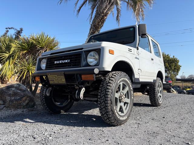 ジムニー ランドベンチャー　ＡＣ　ＰＳ　ＡＴ　リフトアップ　最終型改造公認車　前後社外バンパー　社外ＡＷ　ＭＴタイヤ　純正ＯＰモモハン　純正ＯＰサイホーンＢ　純正ＯＰクォーツ時計　　ＲＥＣＡＲＯシート　１型グリル　ＣＤオーディオ（25枚目）