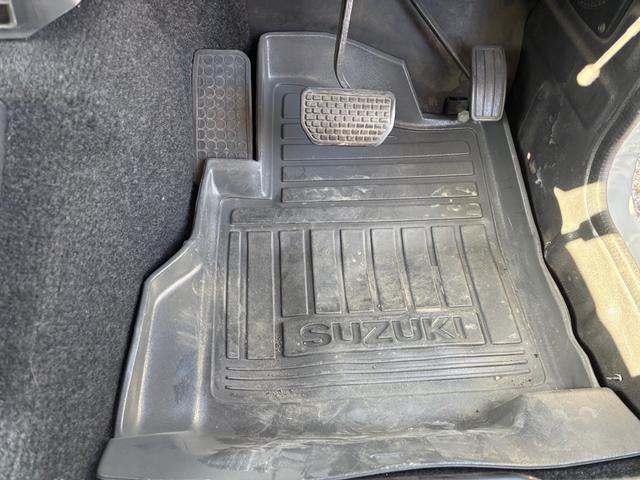 ジムニー ランドベンチャー　ＡＣ　ＰＳ　ＡＴ　リフトアップ　最終型改造公認車　前後社外バンパー　社外ＡＷ　ＭＴタイヤ　純正ＯＰモモハン　純正ＯＰサイホーンＢ　純正ＯＰクォーツ時計　　ＲＥＣＡＲＯシート　１型グリル　ＣＤオーディオ（31枚目）