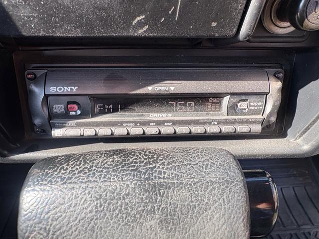 ジムニー ランドベンチャー　ＡＣ　ＰＳ　ＡＴ　リフトアップ　最終型改造公認車　前後社外バンパー　社外ＡＷ　ＭＴタイヤ　純正ＯＰモモハン　純正ＯＰサイホーンＢ　純正ＯＰクォーツ時計　　ＲＥＣＡＲＯシート　１型グリル　ＣＤオーディオ（38枚目）