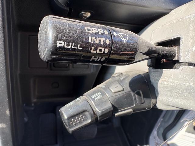 ジムニー ランドベンチャー　ＡＣ　ＰＳ　ＡＴ　リフトアップ　最終型改造公認車　前後社外バンパー　社外ＡＷ　ＭＴタイヤ　純正ＯＰモモハン　純正ＯＰサイホーンＢ　純正ＯＰクォーツ時計　　ＲＥＣＡＲＯシート　１型グリル　ＣＤオーディオ（39枚目）