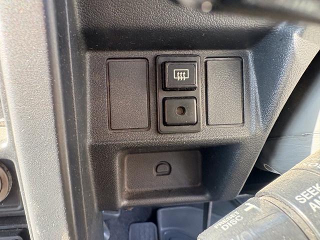 ジムニー ランドベンチャー　ＡＣ　ＰＳ　ＡＴ　リフトアップ　最終型改造公認車　前後社外バンパー　社外ＡＷ　ＭＴタイヤ　純正ＯＰモモハン　純正ＯＰサイホーンＢ　純正ＯＰクォーツ時計　　ＲＥＣＡＲＯシート　１型グリル　ＣＤオーディオ（40枚目）