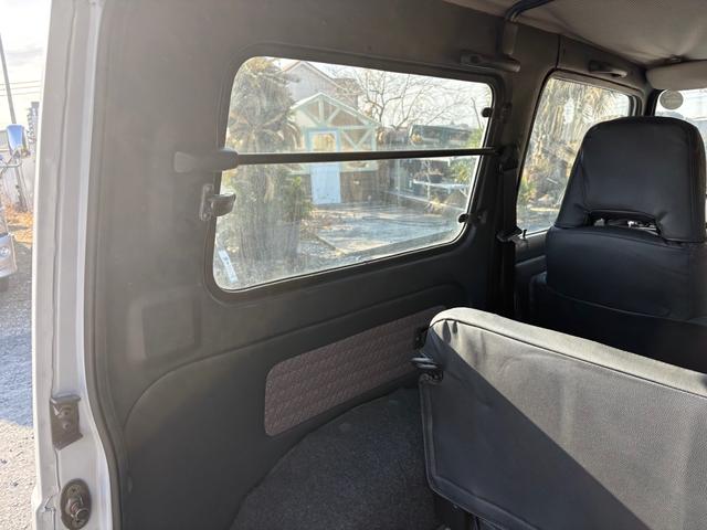 ジムニー ランドベンチャー　ＡＣ　ＰＳ　ＡＴ　リフトアップ　最終型改造公認車　前後社外バンパー　社外ＡＷ　ＭＴタイヤ　純正ＯＰモモハン　純正ＯＰサイホーンＢ　純正ＯＰクォーツ時計　　ＲＥＣＡＲＯシート　１型グリル　ＣＤオーディオ（51枚目）