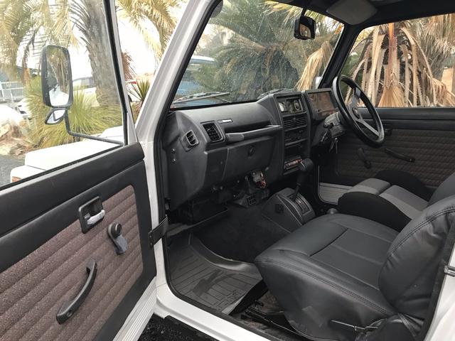 ジムニー ランドベンチャー　ＡＣ　ＰＳ　ＡＴ　リフトアップ　最終型改造公認車　前後社外バンパー　社外ＡＷ　ＭＴタイヤ　純正ＯＰモモハン　純正ＯＰサイホーンＢ　純正ＯＰクォーツ時計　　ＲＥＣＡＲＯシート　１型グリル　ＣＤオーディオ（52枚目）