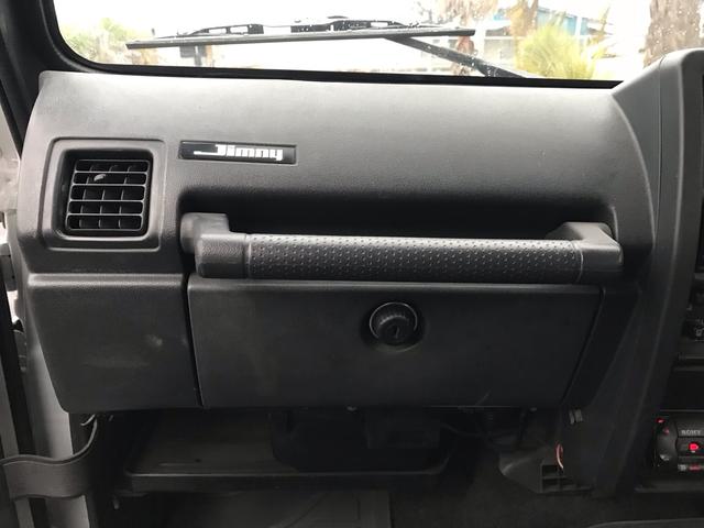 ジムニー ランドベンチャー　ＡＣ　ＰＳ　ＡＴ　リフトアップ　最終型改造公認車　前後社外バンパー　社外ＡＷ　ＭＴタイヤ　純正ＯＰモモハン　純正ＯＰサイホーンＢ　純正ＯＰクォーツ時計　　ＲＥＣＡＲＯシート　１型グリル　ＣＤオーディオ（56枚目）