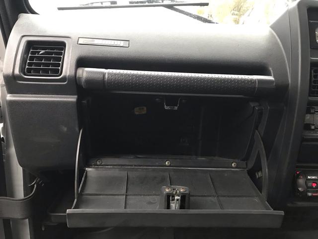 ジムニー ランドベンチャー　ＡＣ　ＰＳ　ＡＴ　リフトアップ　最終型改造公認車　前後社外バンパー　社外ＡＷ　ＭＴタイヤ　純正ＯＰモモハン　純正ＯＰサイホーンＢ　純正ＯＰクォーツ時計　　ＲＥＣＡＲＯシート　１型グリル　ＣＤオーディオ（57枚目）