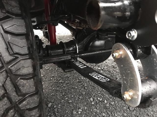 ジムニー ランドベンチャー　ＡＣ　ＰＳ　ＡＴ　リフトアップ　最終型改造公認車　前後社外バンパー　社外ＡＷ　ＭＴタイヤ　純正ＯＰモモハン　純正ＯＰサイホーンＢ　純正ＯＰクォーツ時計　　ＲＥＣＡＲＯシート　１型グリル　ＣＤオーディオ（69枚目）