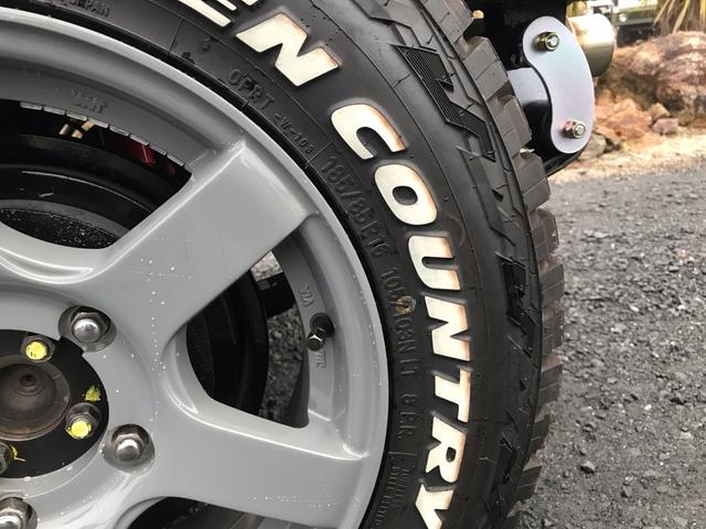 ジムニー ランドベンチャー　ＡＣ　ＰＳ　ＡＴ　リフトアップ　最終型改造公認車　前後社外バンパー　社外ＡＷ　ＭＴタイヤ　純正ＯＰモモハン　純正ＯＰサイホーンＢ　純正ＯＰクォーツ時計　　ＲＥＣＡＲＯシート　１型グリル　ＣＤオーディオ（72枚目）