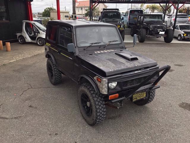 ジムニー スコットリミテッド AC PS 5MT 純正色 社外リーフリフトアップ 改造公認車 R3年小型貨物登録車 社外前後バンパーシシ狩りバンパー大 社外タンクガード 社外マフラー 社外ハンドル 社外AW MTタイヤ 社外ノブ(6枚目)