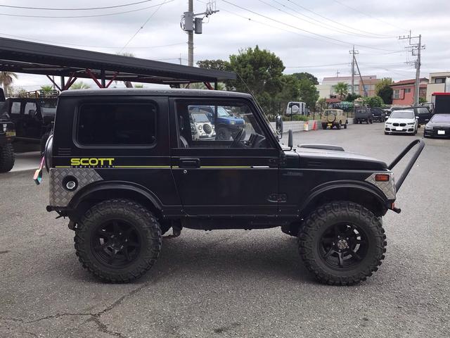 ジムニー スコットリミテッド AC PS 5MT 純正色 社外リーフリフトアップ 改造公認車 R3年小型貨物登録車 社外前後バンパーシシ狩りバンパー大 社外タンクガード 社外マフラー 社外ハンドル 社外AW MTタイヤ 社外ノブ(8枚目)