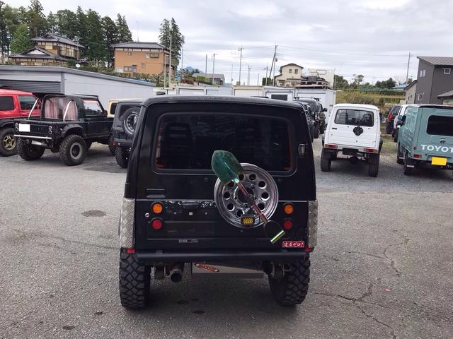 ジムニー スコットリミテッド AC PS 5MT 純正色 社外リーフリフトアップ 改造公認車 R3年小型貨物登録車 社外前後バンパーシシ狩りバンパー大 社外タンクガード 社外マフラー 社外ハンドル 社外AW MTタイヤ 社外ノブ(15枚目)