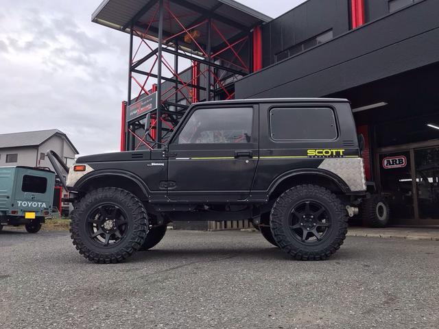 ジムニー スコットリミテッド AC PS 5MT 純正色 社外リーフリフトアップ 改造公認車 R3年小型貨物登録車 社外前後バンパーシシ狩りバンパー大 社外タンクガード 社外マフラー 社外ハンドル 社外AW MTタイヤ 社外ノブ(21枚目)