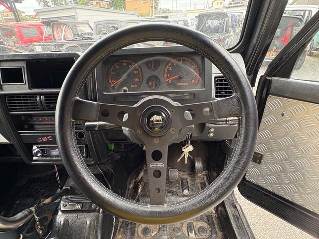 ジムニー スコットリミテッド AC PS 5MT 純正色 社外リーフリフトアップ 改造公認車 R3年小型貨物登録車 社外前後バンパーシシ狩りバンパー大 社外タンクガード 社外マフラー 社外ハンドル 社外AW MTタイヤ 社外ノブ(27枚目)