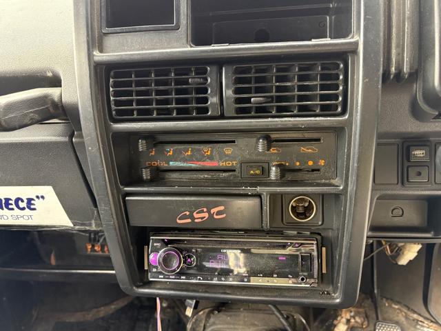 ジムニー スコットリミテッド AC PS 5MT 純正色 社外リーフリフトアップ 改造公認車 R3年小型貨物登録車 社外前後バンパーシシ狩りバンパー大 社外タンクガード 社外マフラー 社外ハンドル 社外AW MTタイヤ 社外ノブ(31枚目)