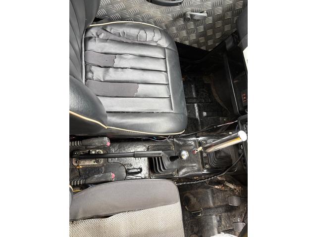 ジムニー スコットリミテッド AC PS 5MT 純正色 社外リーフリフトアップ 改造公認車 R3年小型貨物登録車 社外前後バンパーシシ狩りバンパー大 社外タンクガード 社外マフラー 社外ハンドル 社外AW MTタイヤ 社外ノブ(32枚目)