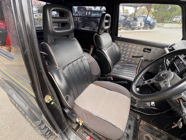 ジムニー スコットリミテッド AC PS 5MT 純正色 社外リーフリフトアップ 改造公認車 R3年小型貨物登録車 社外前後バンパーシシ狩りバンパー大 社外タンクガード 社外マフラー 社外ハンドル 社外AW MTタイヤ 社外ノブ(33枚目)