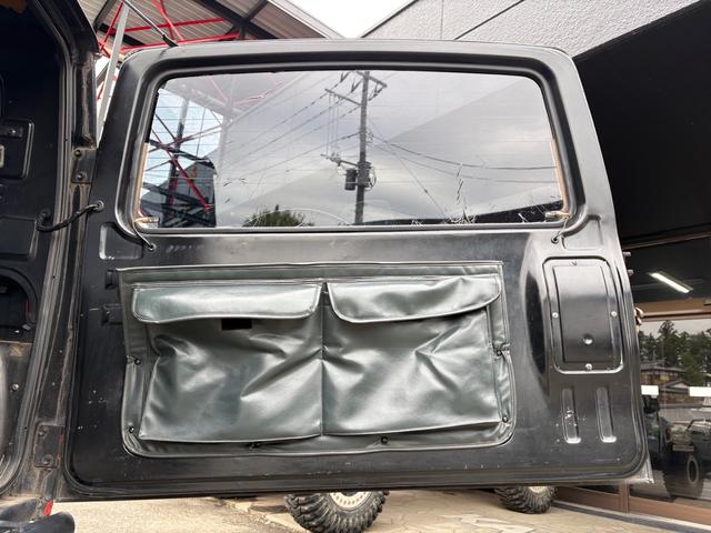 ジムニー スコットリミテッド AC PS 5MT 純正色 社外リーフリフトアップ 改造公認車 R3年小型貨物登録車 社外前後バンパーシシ狩りバンパー大 社外タンクガード 社外マフラー 社外ハンドル 社外AW MTタイヤ 社外ノブ(40枚目)