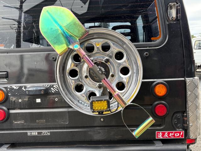 ジムニー スコットリミテッド AC PS 5MT 純正色 社外リーフリフトアップ 改造公認車 R3年小型貨物登録車 社外前後バンパーシシ狩りバンパー大 社外タンクガード 社外マフラー 社外ハンドル 社外AW MTタイヤ 社外ノブ(44枚目)