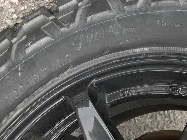 ジムニー スコットリミテッド AC PS 5MT 純正色 社外リーフリフトアップ 改造公認車 R3年小型貨物登録車 社外前後バンパーシシ狩りバンパー大 社外タンクガード 社外マフラー 社外ハンドル 社外AW MTタイヤ 社外ノブ(48枚目)