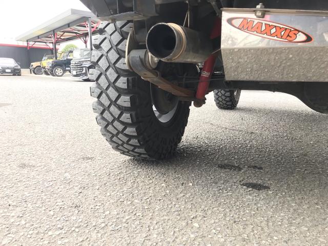 ジムニー スコットリミテッド AC PS 5MT 純正色 社外リーフリフトアップ 改造公認車 R3年小型貨物登録車 社外前後バンパーシシ狩りバンパー大 社外タンクガード 社外マフラー 社外ハンドル 社外AW MTタイヤ 社外ノブ(53枚目)