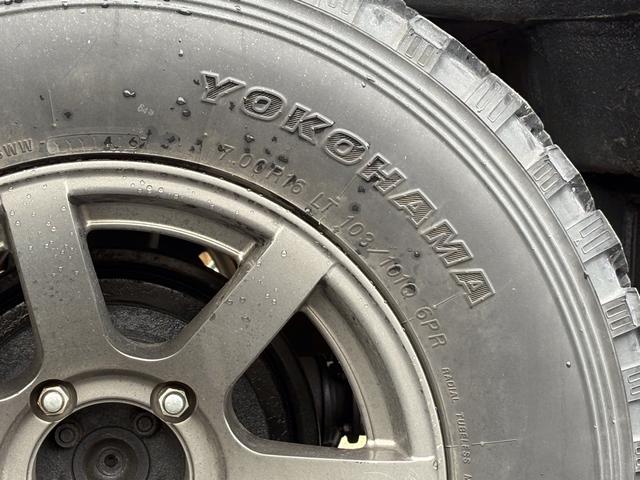 ジムニー HC AC PS 5MT 小型貨物登録車 初度登録R6年車 NOX・PM適合 全塗装 社外リーフリフトアップ 改造公認車 社外マフラー 社外前後バンパー 1型グリル 社外AW MTタイヤ 社外ミラー2名乗車(31枚目)