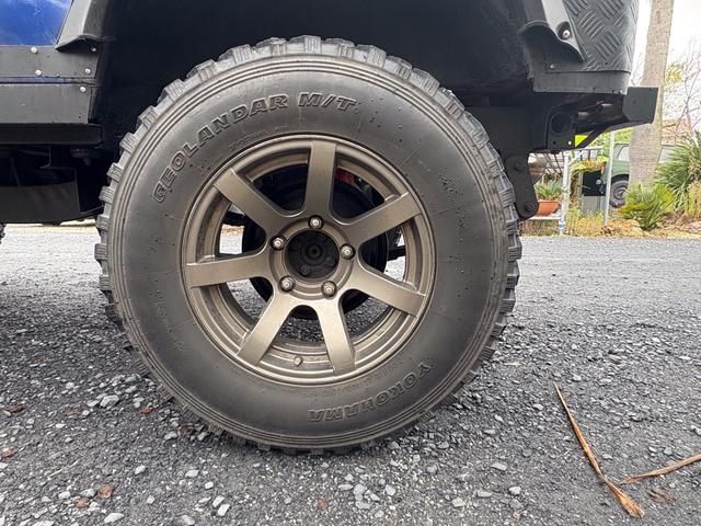 ジムニー HC AC PS 5MT 小型貨物登録車 初度登録R6年車 NOX・PM適合 全塗装 社外リーフリフトアップ 改造公認車 社外マフラー 社外前後バンパー 1型グリル 社外AW MTタイヤ 社外ミラー2名乗車(34枚目)