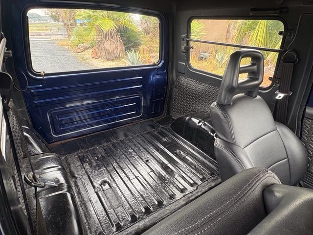 ジムニー HC AC PS 5MT 小型貨物登録車 初度登録R6年車 NOX・PM適合 全塗装 社外リーフリフトアップ 改造公認車 社外マフラー 社外前後バンパー 1型グリル 社外AW MTタイヤ 社外ミラー2名乗車(64枚目)