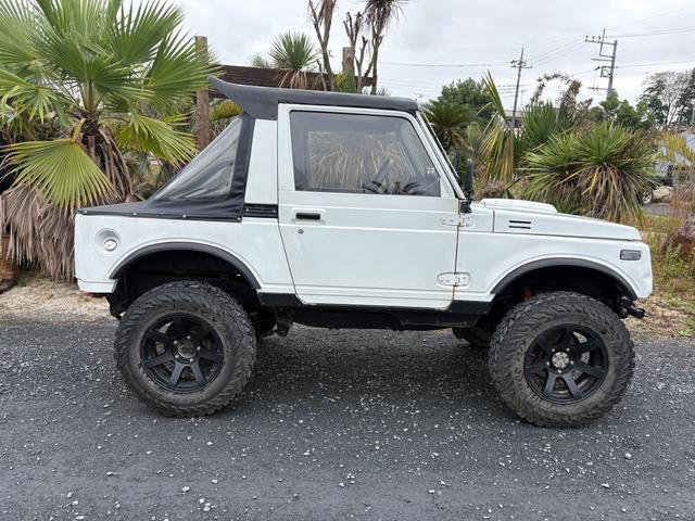 ジムニー CC AC PS 5MT 純正色 社外リーフリフトアップ JA22電動パワステ装着 BRIDEシートフルバケ 外ホイールMTタイヤ 外幌 1型グリル サイドシルガード 外追加メーター MOMOハン ウィンチ(8枚目)