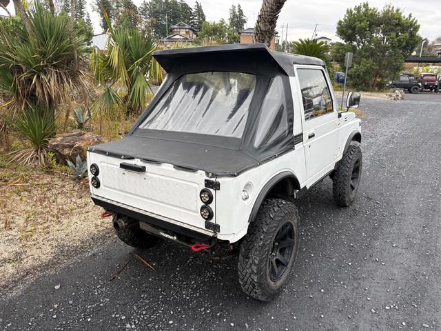 ジムニー CC AC PS 5MT 純正色 社外リーフリフトアップ JA22電動パワステ装着 BRIDEシートフルバケ 外ホイールMTタイヤ 外幌 1型グリル サイドシルガード 外追加メーター MOMOハン ウィンチ(12枚目)