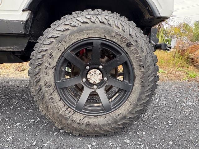 ジムニー CC AC PS 5MT 純正色 社外リーフリフトアップ JA22電動パワステ装着 BRIDEシートフルバケ 外ホイールMTタイヤ 外幌 1型グリル サイドシルガード 外追加メーター MOMOハン ウィンチ(22枚目)