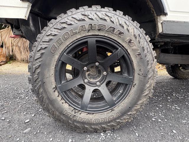 ジムニー CC AC PS 5MT 純正色 社外リーフリフトアップ JA22電動パワステ装着 BRIDEシートフルバケ 外ホイールMTタイヤ 外幌 1型グリル サイドシルガード 外追加メーター MOMOハン ウィンチ(26枚目)