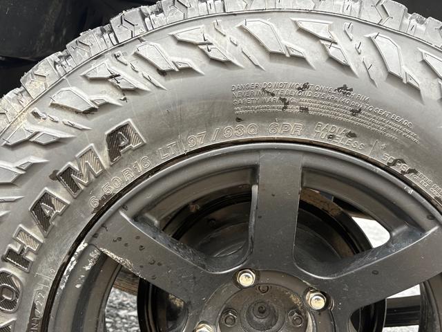 ジムニー CC AC PS 5MT 純正色 社外リーフリフトアップ JA22電動パワステ装着 BRIDEシートフルバケ 外ホイールMTタイヤ 外幌 1型グリル サイドシルガード 外追加メーター MOMOハン ウィンチ(31枚目)