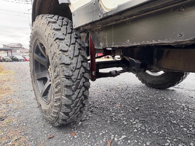 ジムニー CC AC PS 5MT 純正色 社外リーフリフトアップ JA22電動パワステ装着 BRIDEシートフルバケ 外ホイールMTタイヤ 外幌 1型グリル サイドシルガード 外追加メーター MOMOハン ウィンチ(36枚目)