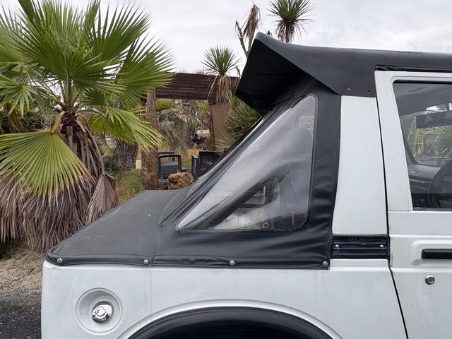 ジムニー CC AC PS 5MT 純正色 社外リーフリフトアップ JA22電動パワステ装着 BRIDEシートフルバケ 外ホイールMTタイヤ 外幌 1型グリル サイドシルガード 外追加メーター MOMOハン ウィンチ(40枚目)