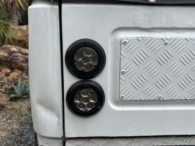 ジムニー CC AC PS 5MT 純正色 社外リーフリフトアップ JA22電動パワステ装着 BRIDEシートフルバケ 外ホイールMTタイヤ 外幌 1型グリル サイドシルガード 外追加メーター MOMOハン ウィンチ(41枚目)