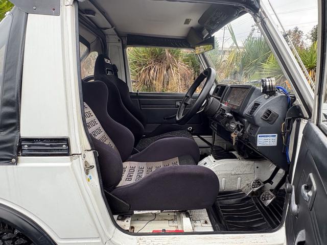 ジムニー CC AC PS 5MT 純正色 社外リーフリフトアップ JA22電動パワステ装着 BRIDEシートフルバケ 外ホイールMTタイヤ 外幌 1型グリル サイドシルガード 外追加メーター MOMOハン ウィンチ(44枚目)