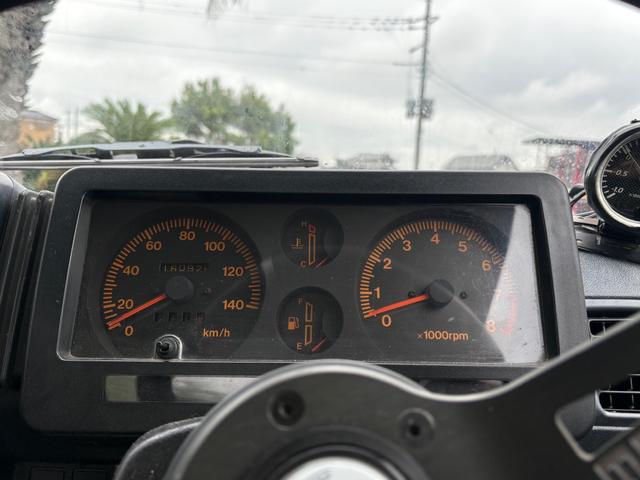 ジムニー CC AC PS 5MT 純正色 社外リーフリフトアップ JA22電動パワステ装着 BRIDEシートフルバケ 外ホイールMTタイヤ 外幌 1型グリル サイドシルガード 外追加メーター MOMOハン ウィンチ(48枚目)