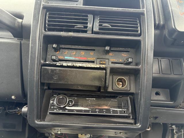 ジムニー CC AC PS 5MT 純正色 社外リーフリフトアップ JA22電動パワステ装着 BRIDEシートフルバケ 外ホイールMTタイヤ 外幌 1型グリル サイドシルガード 外追加メーター MOMOハン ウィンチ(51枚目)