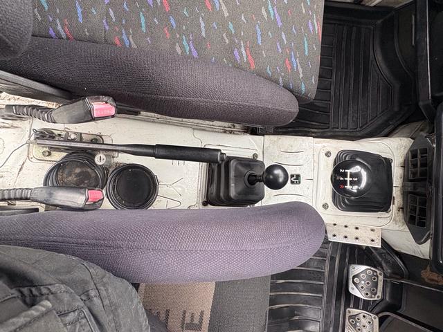 ジムニー CC AC PS 5MT 純正色 社外リーフリフトアップ JA22電動パワステ装着 BRIDEシートフルバケ 外ホイールMTタイヤ 外幌 1型グリル サイドシルガード 外追加メーター MOMOハン ウィンチ(52枚目)